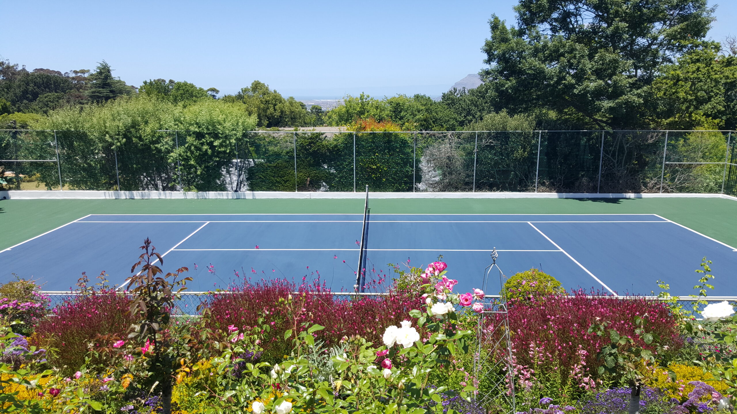 Plastotop court with clean playing surface