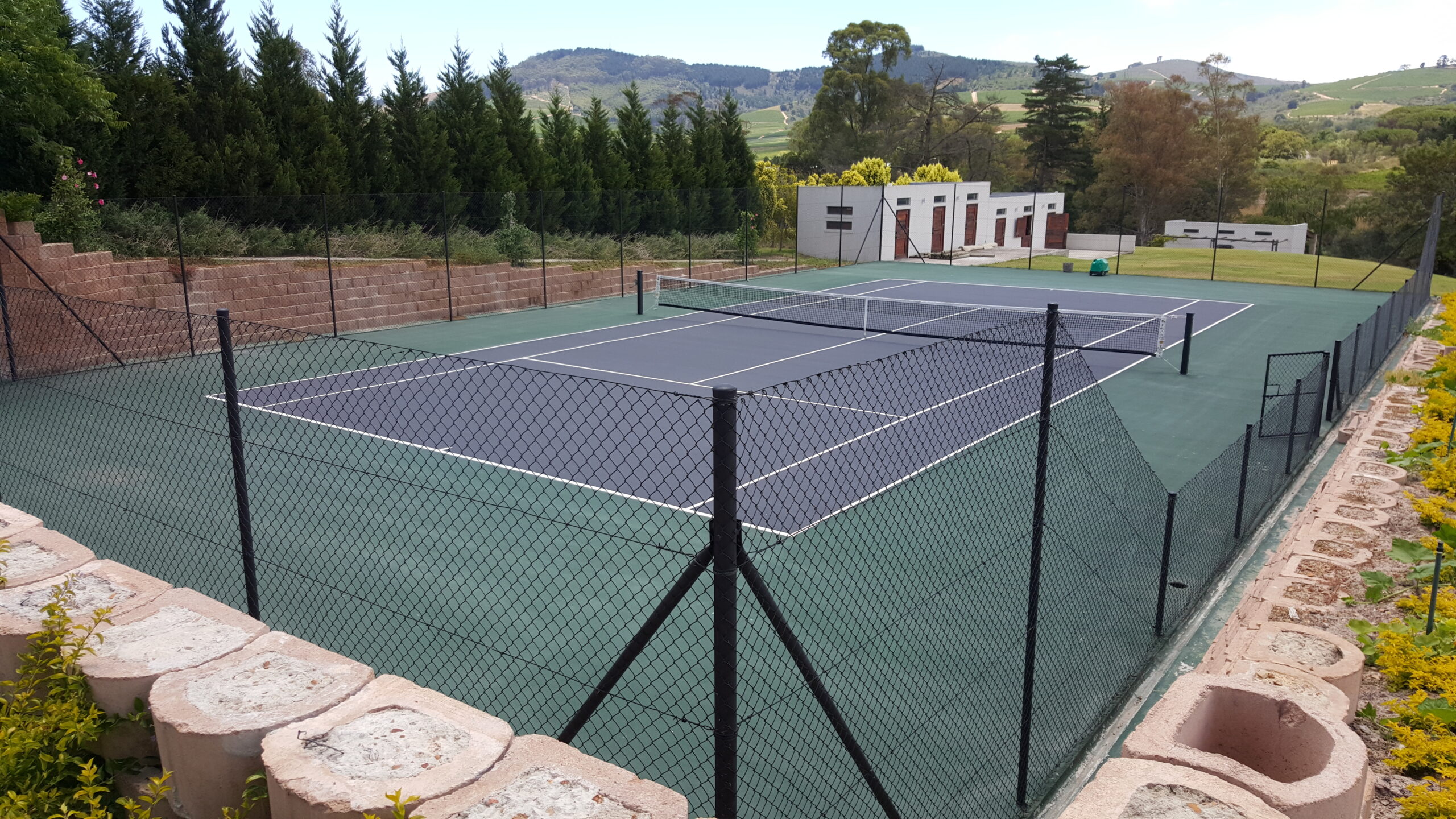 Soft fencing system around a tennis court